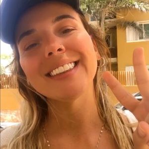 Meet your Posher, Larissa